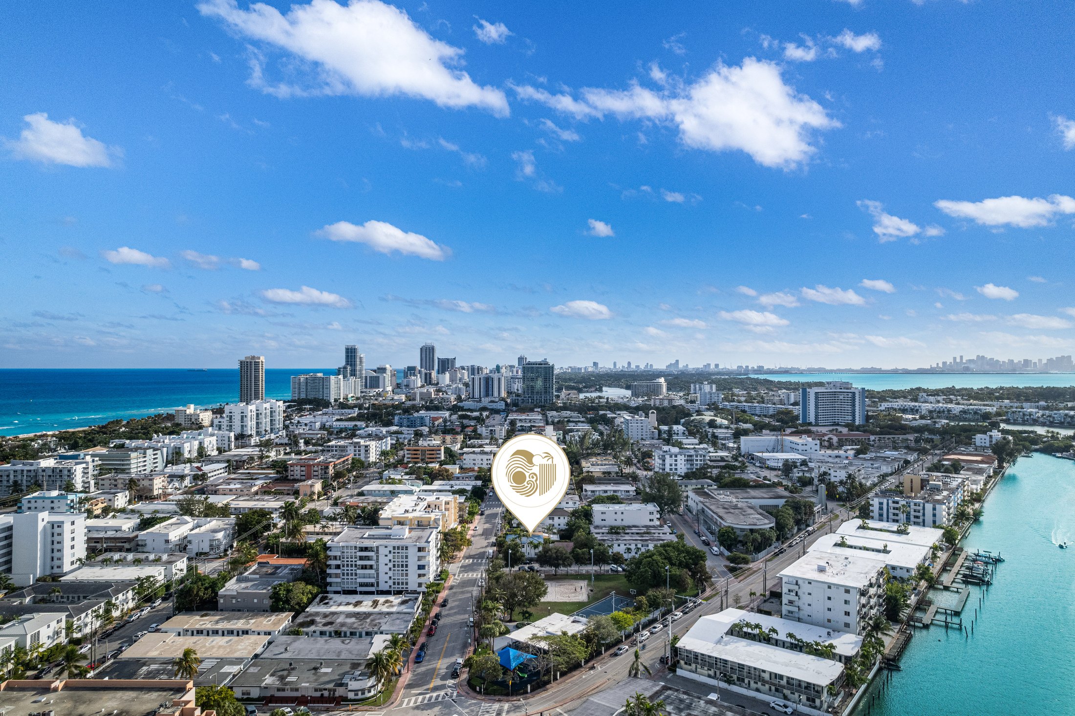 Vista aérea con la ubicación de Lullaby Residences y el skyline de Miami al fondo